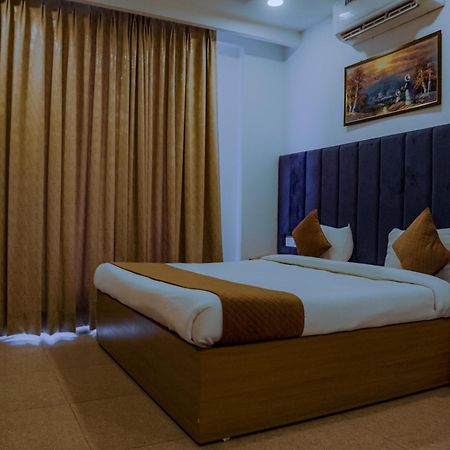 Hotel Lake View Chandigarh Exterior photo
