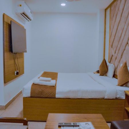 Hotel Lake View Chandigarh Exterior photo