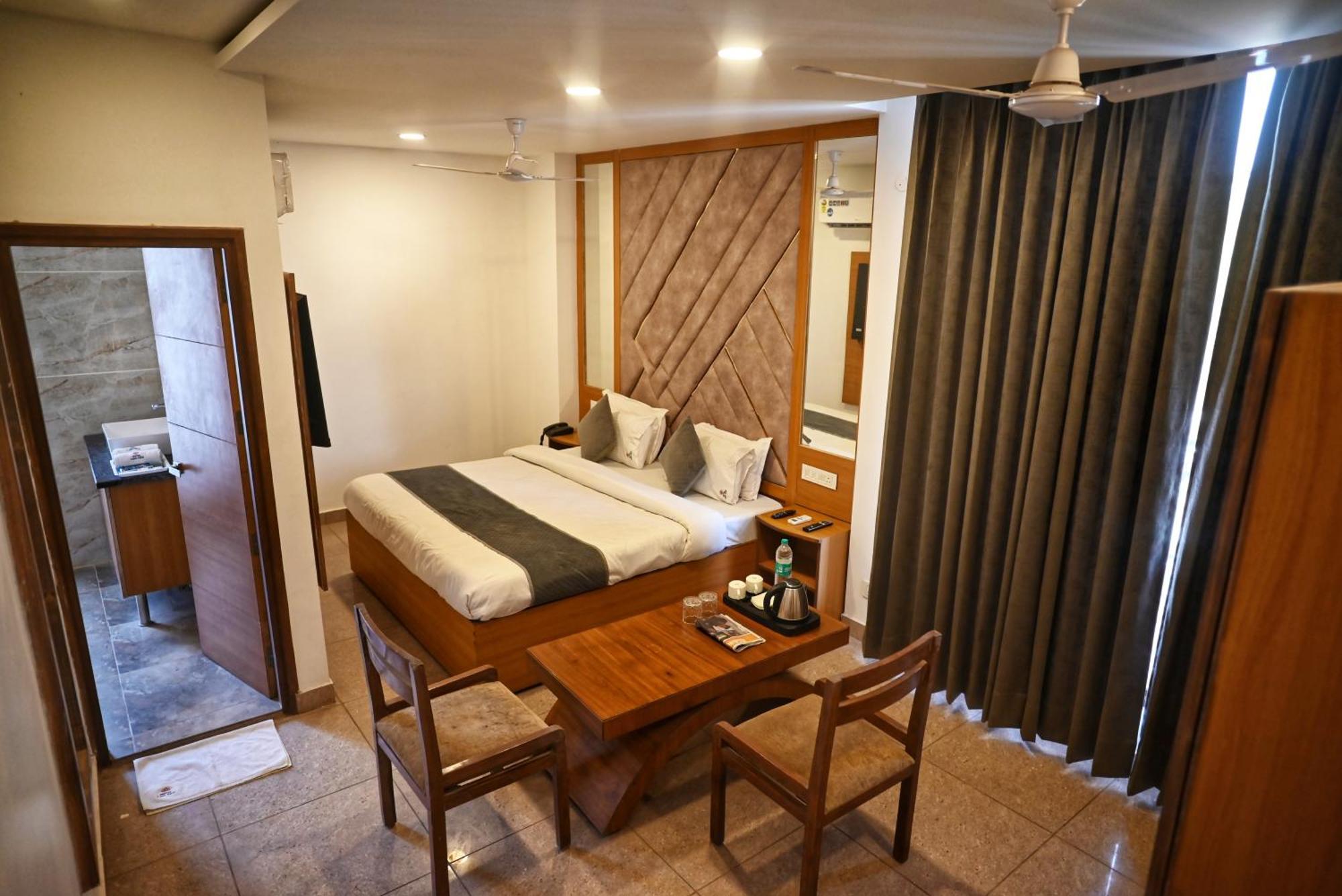 Hotel Lake View Chandigarh Exterior photo