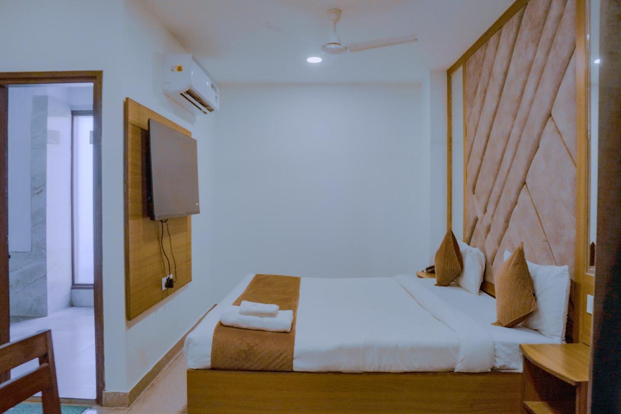 Hotel Lake View Chandigarh Exterior photo
